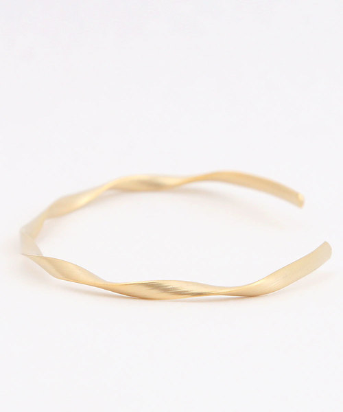 colleca la(コレカラ)の「マットツイストバングル(バングル/リストバンド・レディース・シルバー/ゴールド/ピンクゴールド・フリ-)」の10枚目の写真