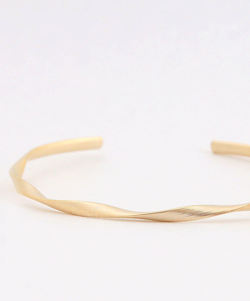colleca la(コレカラ)の「マットツイストバングル(バングル/リストバンド・レディース・シルバー/ゴールド/ピンクゴールド・フリ-)」の11枚目の写真