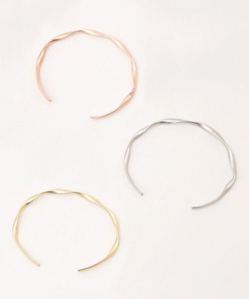colleca la(コレカラ)の「マットツイストバングル(バングル/リストバンド・レディース・シルバー/ゴールド/ピンクゴールド・フリ-)」の12枚目の写真