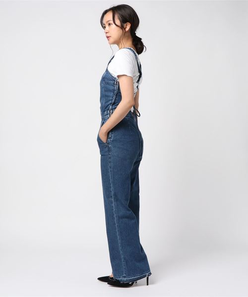 MOUSSY(マウジー)の「BACK TIE DENIM JUMPSUIT(デニムパンツ・レディース・ブルー・1/2)」の2枚目の写真