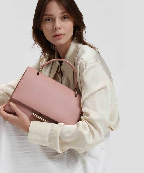 CHARLES & KEITH(チャールズ & キース)の「プッシュロックフロントフラップバッグ / PUSH-LOCK FRONT FLAP BAG(ハンドバッグ・レディース・ダークグリーン/マスタード/ピンク系その他/プラム・L)」の14枚目の写真