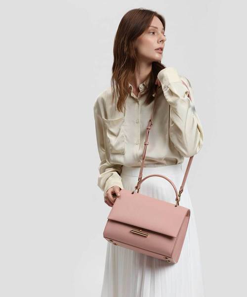 CHARLES & KEITH(チャールズ & キース)の「プッシュロックフロントフラップバッグ / PUSH-LOCK FRONT FLAP BAG(ハンドバッグ・レディース・ダークグリーン/マスタード/ピンク系その他/プラム・L)」の10枚目の写真