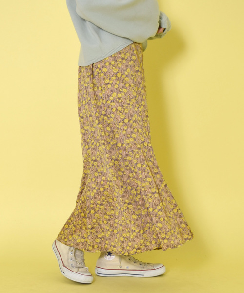 w closet(ダブルクローゼット)の「小花柄プリントマーメイドスカート(スカート・レディース・ベージュ/ブルー系その他/オフホワイト・FREE)」の3枚目の写真