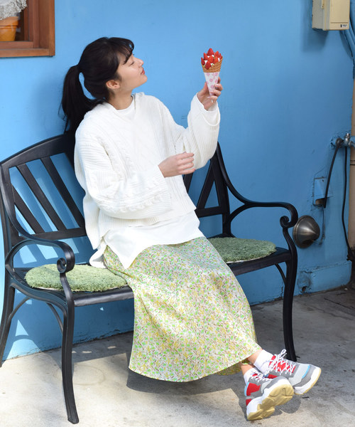 w closet(ダブルクローゼット)の「小花柄プリントマーメイドスカート(スカート・レディース・ベージュ/ブルー系その他/オフホワイト・FREE)」の5枚目の写真