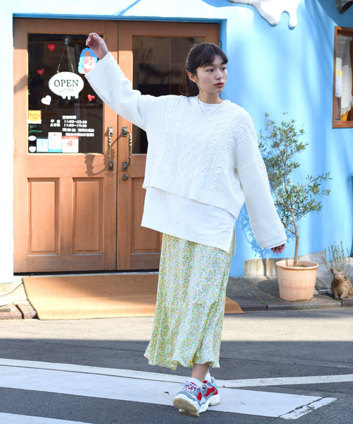 w closet(ダブルクローゼット)の「小花柄プリントマーメイドスカート(スカート・レディース・ベージュ/ブルー系その他/オフホワイト・FREE)」の7枚目の写真