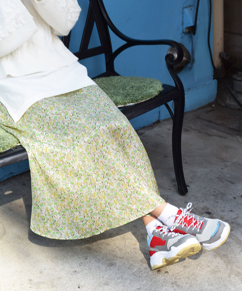 w closet(ダブルクローゼット)の「小花柄プリントマーメイドスカート(スカート・レディース・ベージュ/ブルー系その他/オフホワイト・FREE)」の12枚目の写真