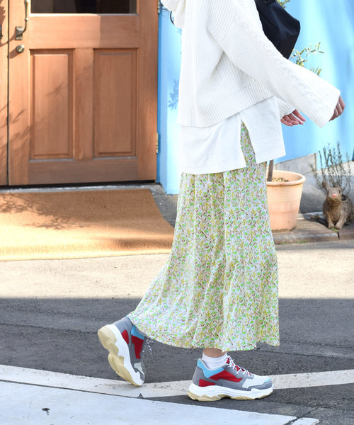 w closet(ダブルクローゼット)の「小花柄プリントマーメイドスカート(スカート・レディース・ベージュ/ブルー系その他/オフホワイト・FREE)」の13枚目の写真