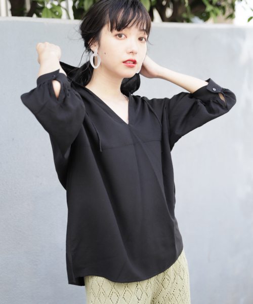 LOWRYS FARM(ローリーズファーム)の「フードスキッパーブラウス 849263(シャツ/ブラウス・レディース・ブラック/ベージュ/ブラウン・FREE)」の2枚目の写真
