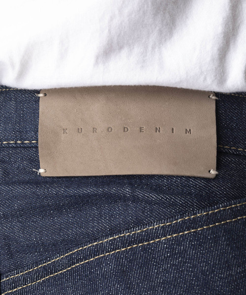 KURO(クロ)の「【KURO クロ】ワイドテーパードジーンズ / ANDERS ONE WASH(デニムパンツ・レディース・インディゴブルー・32inch/30inch/28inch/34inch/31inch/29inch/33inch/25inch/24inch/26inch/27inch)」の7枚目の写真