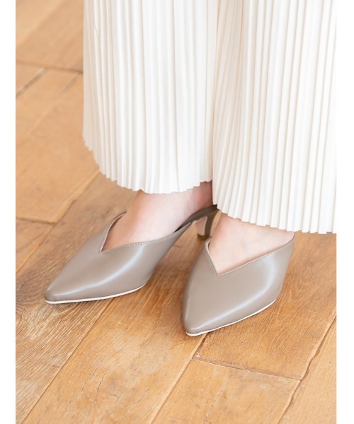 fifth（フィフス）の「Vカットポインテッドミュール（サンダル・レディース・ブラック/モカ/アニマル・23.5cm/24.5cm/23.0cm/24.0cm）」の2枚目の写真