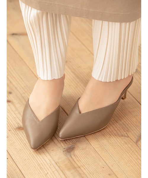 fifth（フィフス）の「Vカットポインテッドミュール（サンダル・レディース・ブラック/モカ/アニマル・23.5cm/24.5cm/23.0cm/24.0cm）」の19枚目の写真