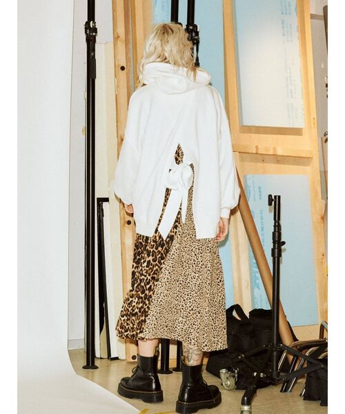 jouetie（ジュエティ）の「バックリボンフーディ（パーカー・レディース・オフホワイト/ブラック/ライトブルー・MEDIUM）」の4枚目の写真