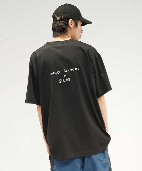 SILAS（サイラス）の「SILASxMIHO HATORI LOGO PRINT S/S TEE（T