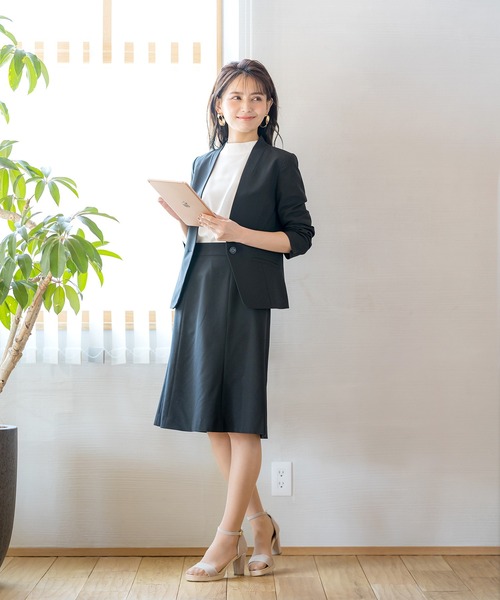 WHITE JOOLA（ホワイトジョーラ）の「【洗濯機で洗える】抗菌ストレッチ・多機能カラーレスジャケット(前裏付き）（ノーカラージャケット・レディース・ブラック/グレー/グレイッシュベージュ・7号/9号/11号/13号）」の12枚目の写真