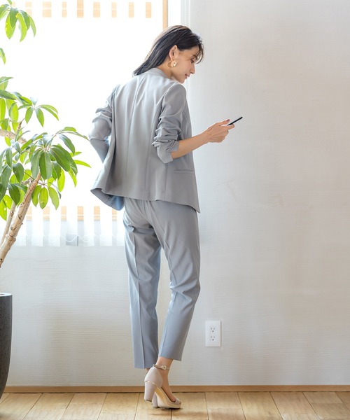 WHITE JOOLA（ホワイトジョーラ）の「【洗濯機で洗える】抗菌ストレッチ・多機能カラーレスジャケット(前裏付き）（ノーカラージャケット・レディース・ブラック/グレー/グレイッシュベージュ・7号/9号/11号/13号）」の11枚目の写真