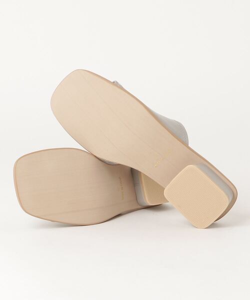 NANO universe（ナノユニバース）の「ストレッチフェイクレザーサンダル（サンダル・レディース・グレー/グレイッシュベージュ/ブラック・37/36/38）」の4枚目の写真