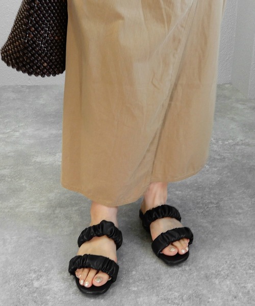 alala（アララ）の「ダブルギャザーベルトのスクエアフラットサンダル　◇（サンダル・レディース・ホワイト/ブラック/ベージュ/グリーン・S/M/L/LL）」の16枚目の写真