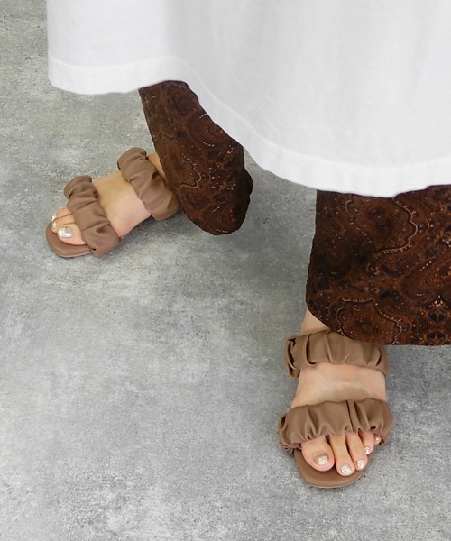 alala（アララ）の「ダブルギャザーベルトのスクエアフラットサンダル　◇（サンダル・レディース・ホワイト/ブラック/ベージュ/グリーン・S/M/L/LL）」の12枚目の写真