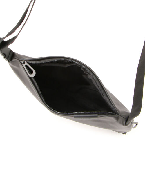 Cote&Ciel（コートエシエル）の「Cote&Ciel(コートエシエル)INN MEDIUM COATED CANVAS BAG/コーティングショルダーバッグ（ショルダーバッグ・メンズ・ブラック・FREE）」の16枚目の写真