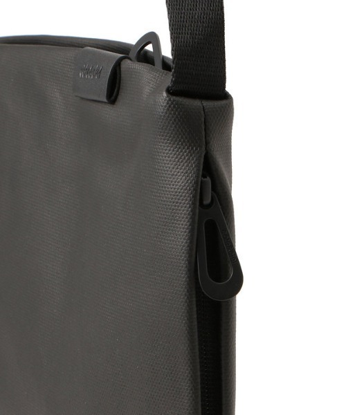 Cote&Ciel（コートエシエル）の「Cote&Ciel(コートエシエル)INN MEDIUM COATED CANVAS BAG/コーティングショルダーバッグ（ショルダーバッグ・メンズ・ブラック・FREE）」の13枚目の写真