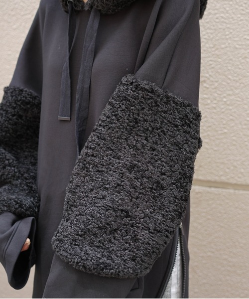 AULA AILA(アウラアイラ)の「AULA AILA(アウラ アイラ)別注ボアコンビパーカー(パーカー・レディース・ブラック・0)」の4枚目の写真