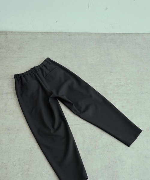 Lui's(ルイス)の「【オリジナルファブリック4×4セットアップシリーズ】 スリムテーパードパンツ(スラックス・メンズ・ブロンズ/ブラック・MEDIUM/SMALL)」の7枚目の写真