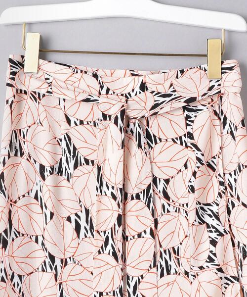 DIANE von FURSTENBERG（ダイアンフォンファステンバーグ）の「＜DIANE von FURSTENBERG（ダイアン フォン ファステンバーグ）＞リーフプリント イレギュラーヘム スカート ■■■（スカート・レディース・ライトピンク・2/4）」の5枚目の写真