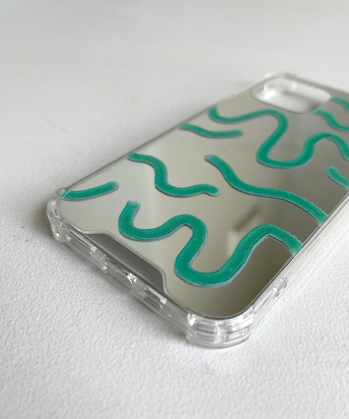 SANSeLF（サンセルフ）の「ミラーラインiPhoneケース【SANSeLF】smc21a002（スマホケース/カバー・レディース・グリーン・D/I/F/A/J/N/O/P/U/R/V/T/W/Z/X/Y）」の10枚目の写真