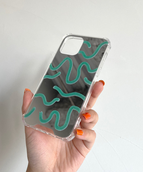 SANSeLF（サンセルフ）の「ミラーラインiPhoneケース【SANSeLF】smc21a002（スマホケース/カバー・レディース・グリーン・D/I/F/A/J/N/O/P/U/R/V/T/W/Z/X/Y）」の7枚目の写真