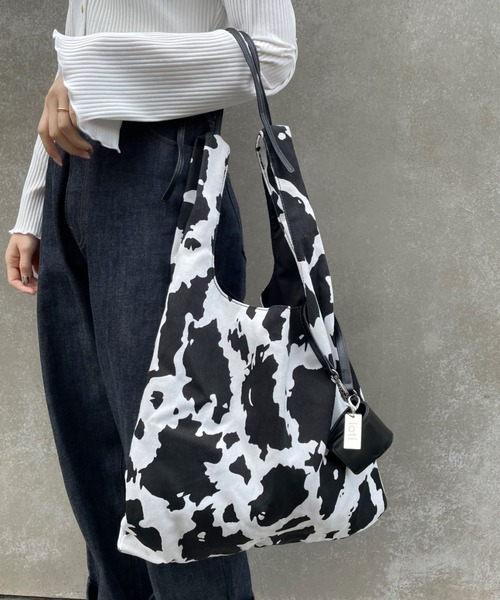 loti（ロティ）の「loti コインケース付きトート（トートバッグ・レディース・レオパード/オフホワイト/ブラック/ブラウン/ベージュ/ホワイト系その他/シルバー/ダークブラウン/ゴールド・ONE SIZE）」の2枚目の写真