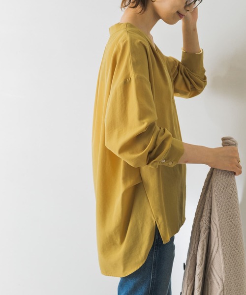 URBAN RESEARCH(アーバンリサーチ)の「ウォッシャブルエアリーVネックシャツ(シャツ/ブラウス・レディース・ブラウン/オフホワイト/グリーン/マスタード・FREE)」の10枚目の写真