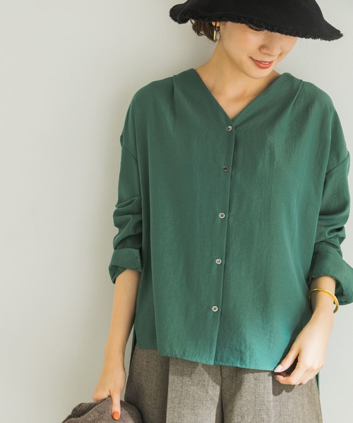 URBAN RESEARCH(アーバンリサーチ)の「ウォッシャブルエアリーVネックシャツ(シャツ/ブラウス・レディース・ブラウン/オフホワイト/グリーン/マスタード・FREE)」の13枚目の写真