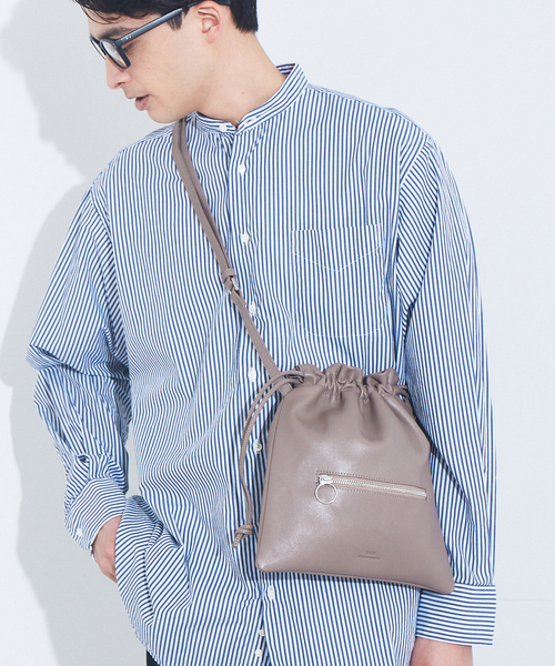 SEEKER(シーカー)の「【SEEKER 別注】レザードロスト ショルダーバッグ(ショルダーバッグ・メンズ・ブラック/グレイッシュベージュ・フリー)」の1枚目の写真