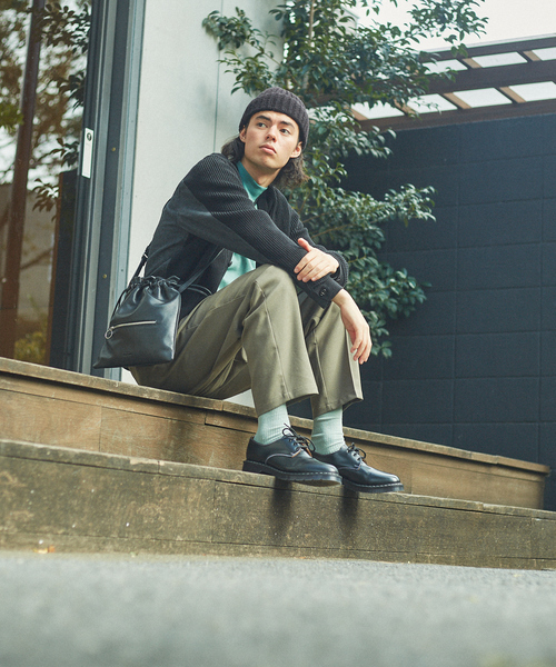 SEEKER(シーカー)の「【SEEKER 別注】レザードロスト ショルダーバッグ(ショルダーバッグ・メンズ・ブラック/グレイッシュベージュ・フリー)」の9枚目の写真