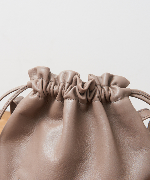 SEEKER(シーカー)の「【SEEKER 別注】レザードロスト ショルダーバッグ(ショルダーバッグ・メンズ・ブラック/グレイッシュベージュ・フリー)」の17枚目の写真