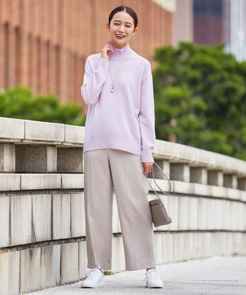 J.PRESS(ジェイプレス)の「【洗える】CASHMERE BLEND ハイネック ニット(ニット/セーター・レディース・スモーキーグリーン系/ベージュ系/ふじ色系/ライトグレー系/ワイン系/ダルブルー系/アイボリー系・LARGE/MEDIUM)」の8枚目の写真