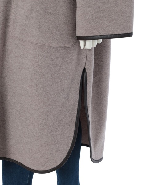 fifth（フィフス）の「ノーカラーパイピングロングコート（ノーカラージャケット・レディース・モカ/ベージュ・SMALL/MEDIUM）」の3枚目の写真