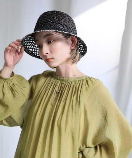 select MOCA(セレクトモカ)の「ステッチデザイン透かし編みラフィアハット(ハット・レディース・ブラック/ナチュラル・FREE)」の5枚目の写真