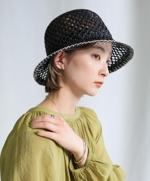 select MOCA(セレクトモカ)の「ステッチデザイン透かし編みラフィアハット(ハット・レディース・ブラック/ナチュラル・FREE)」の4枚目の写真