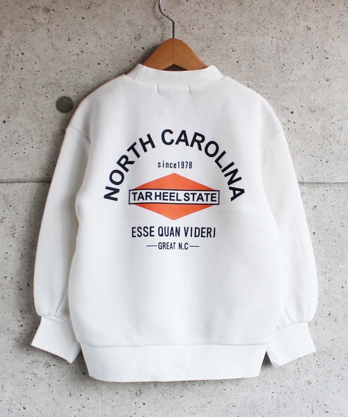 THE CASUAL（カジュアル）の「プリント BIG ハイネック トレーナー キッズ（スウェット・キッズ・ベージュ/オフホワイト/チャコール・110cm/120cm/130cm/140cm/150cm/160cm）」の2枚目の写真