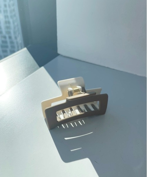 Heather（ヘザー）の「マットバンスクリップ　257483（バレッタ/ヘアクリップ・レディース・ホワイト/ブラウン/ホワイト×ブラウン・ONE SIZE）」の3枚目の写真