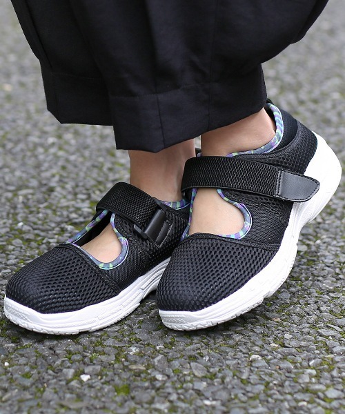 チチカカ（チチカカ）の「メッシュスニーカー（スニーカー・レディース・ブラック/グレー/ホワイト・MEDIUM/LARGE）」の2枚目の写真