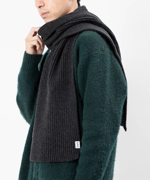 A.P.C.(アーペーセー)の「A.P.C. Billie MUFFLER アー・ペー・セー ニュー ビリー マフラー(マフラー・レディース・チャコールグレー/ダークネイビー・FREE)」の2枚目の写真