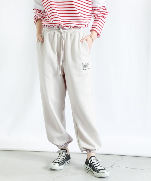 select MOCA(セレクトモカ)の「2022 SS ロゴデザインスウェットジョガーパンツ(スウェットパンツ・レディース・ライトグレー/オリーブ/アイボリー・FREE)」の2枚目の写真