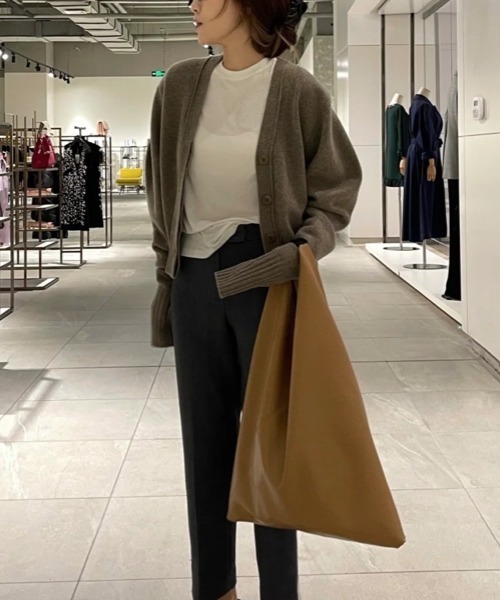 Chick（チック）の「牛革 スプリットレザー トライアングルトートバッグ デイリーユース（トートバッグ・メンズ・ベージュ/ブラック/オフホワイト/ブルー/グリーン/イエロー・FREE）」の17枚目の写真