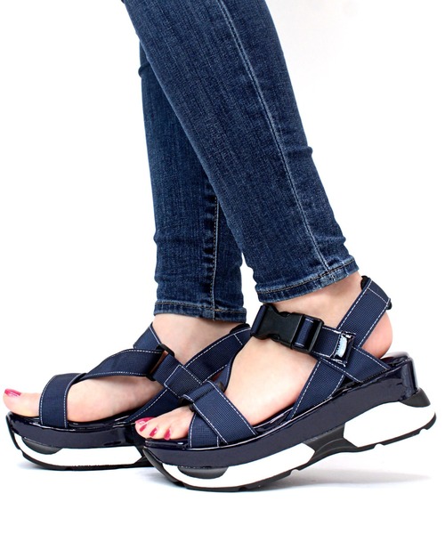 LibertyDoll(リバティードール)の「Liberty Doll / シルエットと履き心地を追求した厚底スポーツサンダル(5554)(サンダル・レディース・ブラック/カーキ/ネイビー・L/M/LL/S)」の3枚目の写真