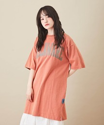 CUBE SUGAR（キューブシュガー）の「天竺パウダー加工カレッジロゴチュニックビッグTシャツ（Tシャツ/カットソー）」