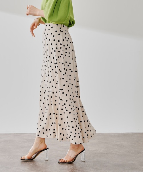 prose verse(プロズヴェール)の「ランダムドットマーメイドスカート(スカート・レディース・ブラック/ライトベージュ・MEDIUM)」の5枚目の写真