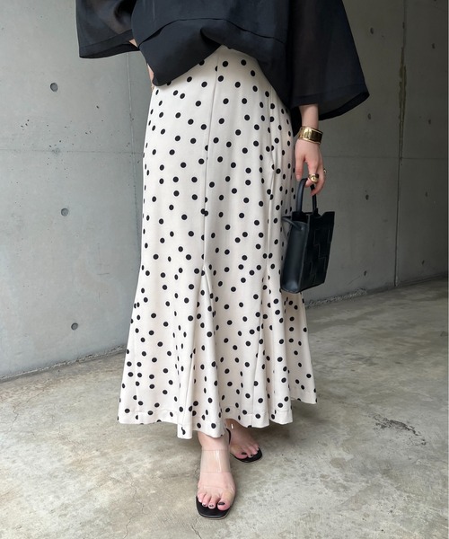 prose verse(プロズヴェール)の「ランダムドットマーメイドスカート(スカート・レディース・ブラック/ライトベージュ・MEDIUM)」の20枚目の写真