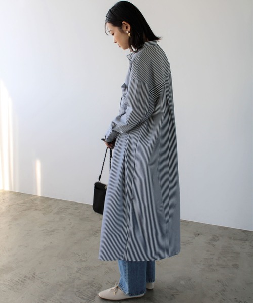 GeeRA（ジーラ）の「スタンドカラーシャツワンピース（シャツワンピース・レディース・ベージュ/ネイビー/オフホワイト・MEDIUM）」の15枚目の写真